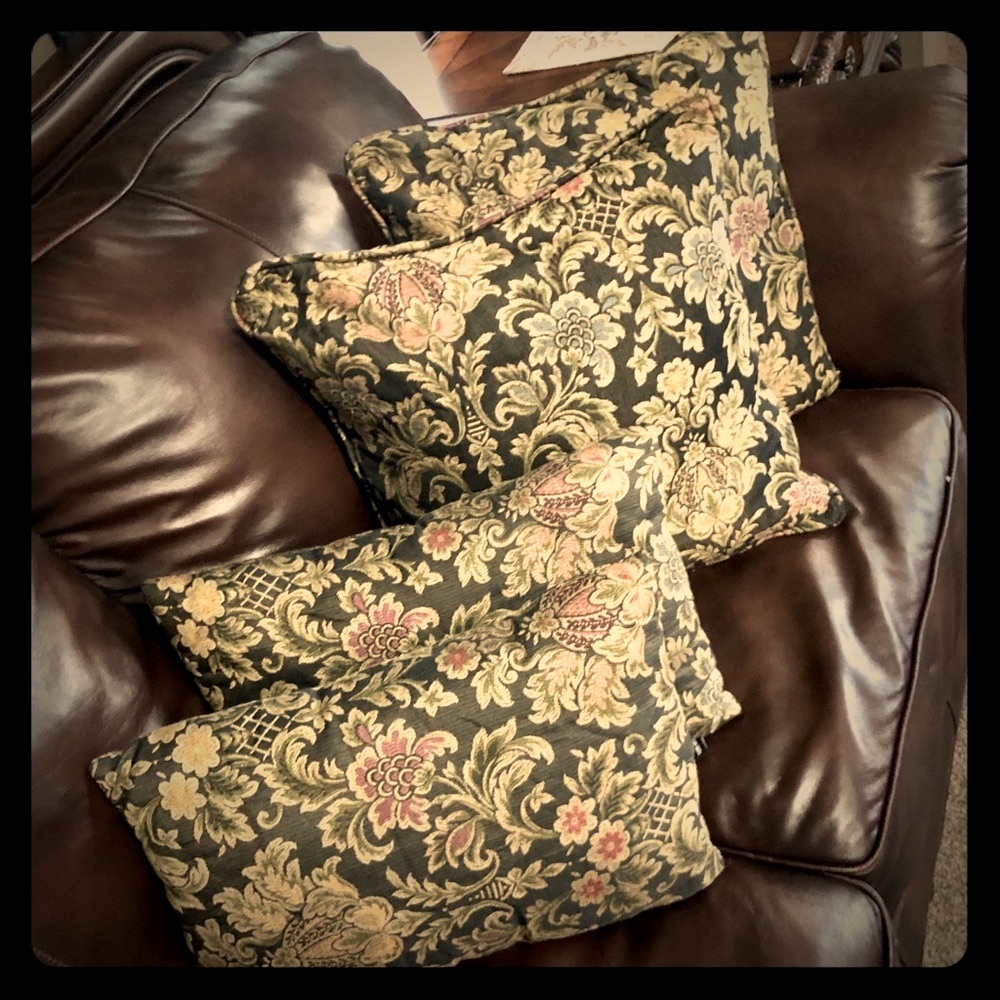 Through accent pillows for decoration